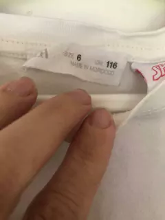 Outlet- Remera MC blanca con Spiderman y bolsillo. Tiene estampa en la espalda. ZARA. 6 años. en internet