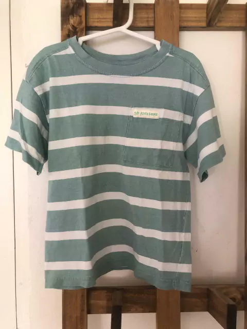 Remera MC celeste y blanca a rayas. HYM. 5/6 años.