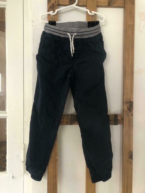 Pantalón negro con elástico en cintura y puños. CAT & JACK. 7 años.