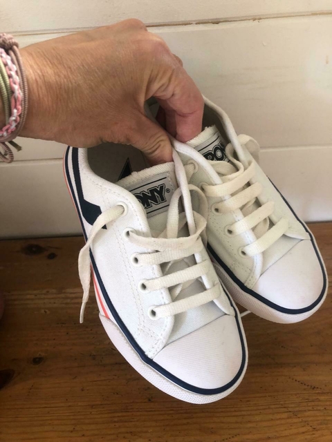 NUEVAS- Zapatillas blancas PONY. Talle 30.