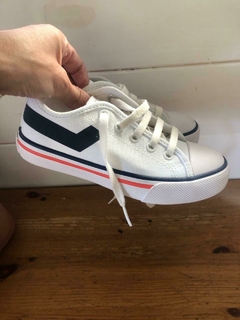 NUEVAS- Zapatillas blancas PONY. Talle 30. - comprar online
