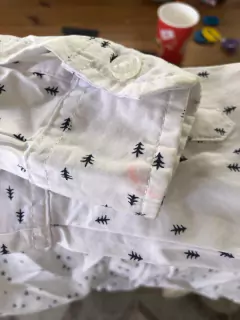 6A | OUTLET- Camisa ML blanca con pinitos. MIMO. Talle 6. Manchita en puño. en internet