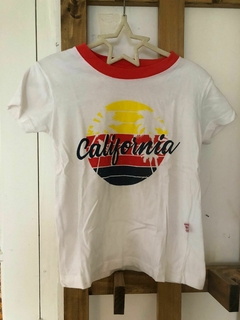 Remera MC blanca y roja. California. Talle 2 años. El algodón es re suave. - comprar online