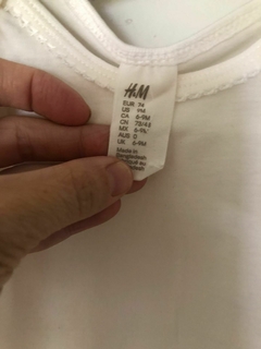 Body blanco MC con voladito en mangas. HYM. 9 meses. - comprar online