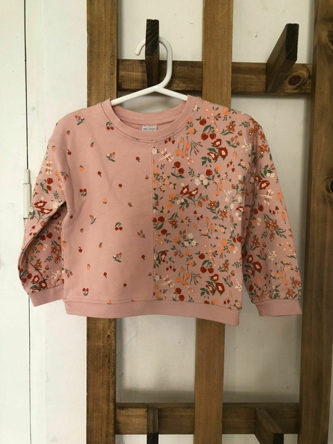 Buzo finito rosa viejo con flores. CARTERS. 2 años.
