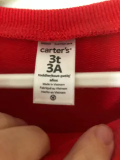 Buzo rojo "Be your self" con brillos en inscripción. CARTERS. 3 años. - Lo Canto • Moda Circular