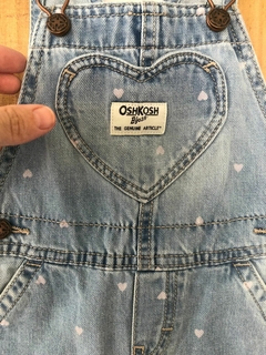 Jardinero de jean celeste con corazones blancos. OSHKOSH. 18 meses. en internet