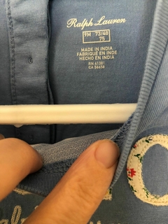 9M | Outlet- Remera MC celeste POLO. 9 meses. Manchita. - comprar online