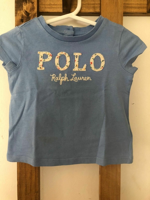 9M | Outlet- Remera MC celeste POLO. 9 meses. Manchita.