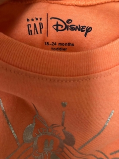 18M | Remera MC salmón con estampado plateado. DISNEY/GAP. 18 meses. - comprar online