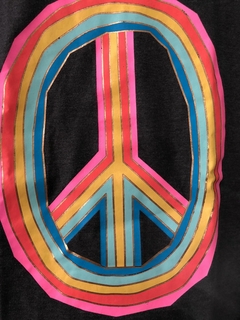 Remera gris MC con símbolo de la paz multicolor. CAT & JACK. 14 años. - comprar online