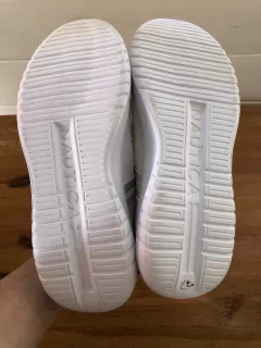 SIN USO- Zapatillas blancas. NÁUTICA. Talle 38. Ver etiqueta. Le faltan las plantillas. - tienda online