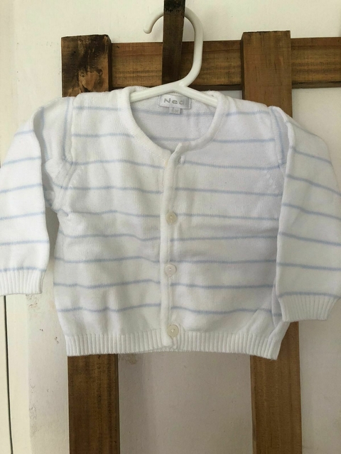 Saco blanco con rayas celestes. NEDI. 6 meses.