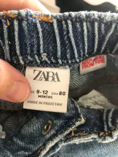 jean azul con roturas y elástico. ZARA. 9 meses. - comprar online