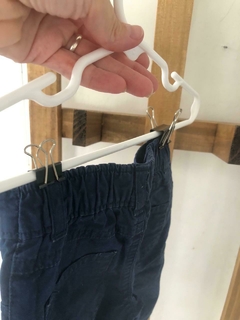 Pantalón azul con elástico en la cintura. CARTERS. 6 meses. - comprar online