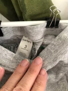 Pantalón de algodón gris con BYE atrás. CARTERS. 3 meses. en internet