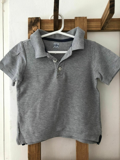 Remera MC chomba gris. OLD NAVY. 3 años.
