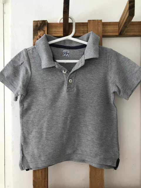Remera MC chomba gris. OLD NAVY. 3 años.
