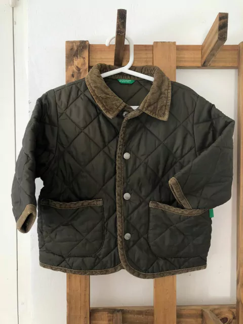 Campera verde con botones. BENETTON. 2 años.
