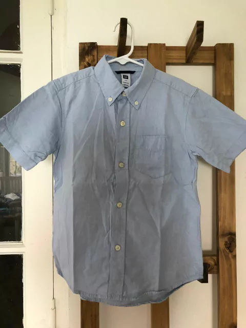 Camisa MC celeste. GAP. 4/5 años.