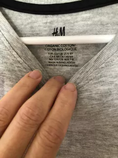 6/8A | Remera gris MC escote en V. HYM. Talle 6/8 años. - comprar online