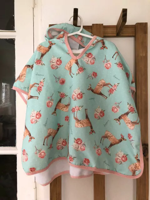 Ponchito toalla celeste con siervos. Madre e Hija. Talle 4. de 2 a 4 años aprox.