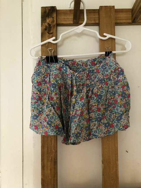 Short flores finito. CARTERS. 4 años.