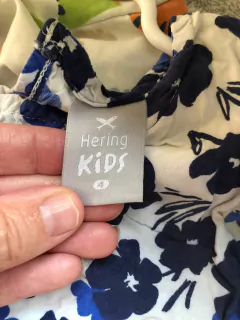 Blusa con flores azules. HERING. Talle 4 años. - comprar online