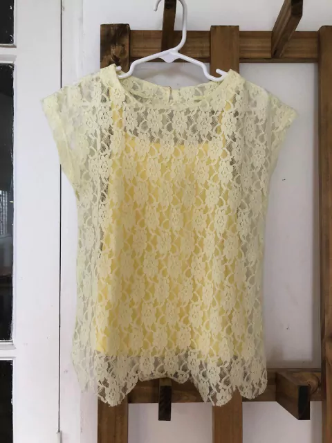 7/8A | Remera de encaje con musculosa abajo amarilla. ZARA. 7/8 años-