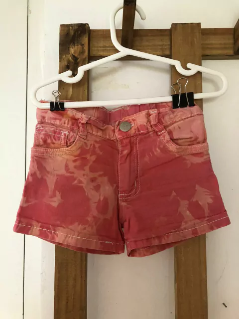 Short en tonos rosa salmón. MIMO. 3 años.