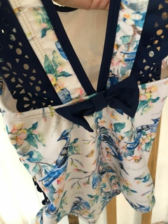 Traje de baño con flores blanco y azul. Madre e Hija. Talle 6. Es como para 4 años. - Lo Canto • Moda Circular