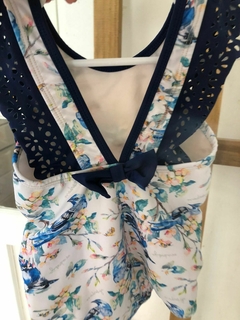 Traje de baño con flores blanco y azul. Madre e Hija. Talle 6. Es como para 4 años. - comprar online