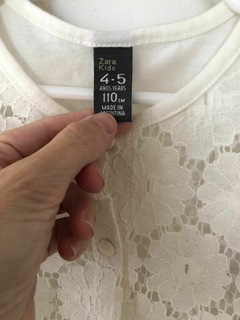 Saquito blanco de encaje y algodón. ZARA. 4/5 años. - comprar online