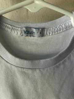 Remera MC con bolsillo con delfines. Talle 4 años. Como nueva. - Lo Canto • Moda Circular