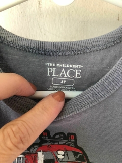 Remera gris MC con camiones. The Childrens Place. Talle 4 años. - comprar online