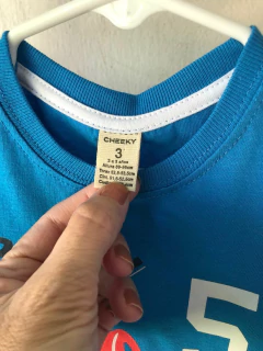 Remera celeste con skate. CHEEKY. Talle 3 años. Como nueva. - comprar online