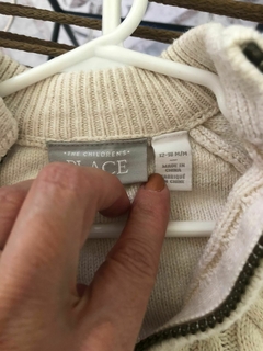 Sweater de hilo blanco con cierre. The Childrens Place. 12 meses. - comprar online