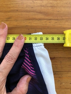 Short deportivo en tonos violetas. NIKE. Talle S de adulto. Tiene 33 cm sin estirar de cintura (frente). en internet
