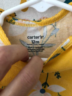 SET. Dos bodys ML uno con flores, el otro floreado. CARTERS. 12 meses. - comprar online