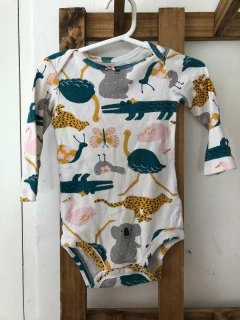 SET. Dos bodys ML uno con flores, el otro floreado. CARTERS. 12 meses. en internet