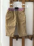 Pantalón beige con elástico gris en cintura. OSHKOH. 18 meses.