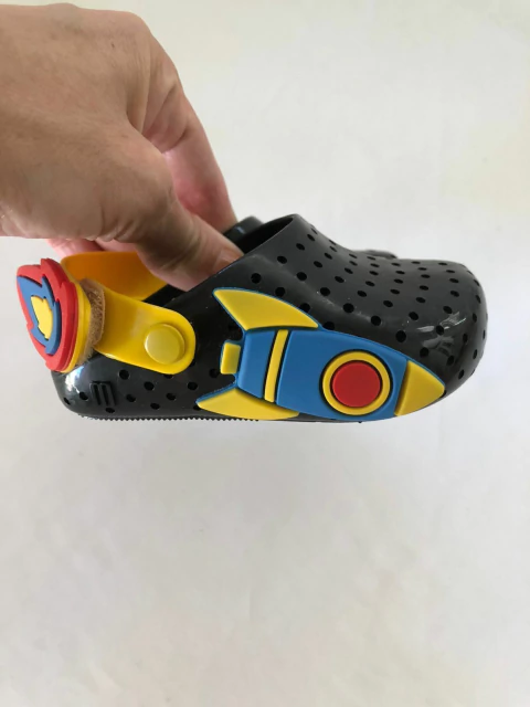 T19 | NUEVAS- Sandalias con abrojo de cohete. Mellisa. Talle 19.