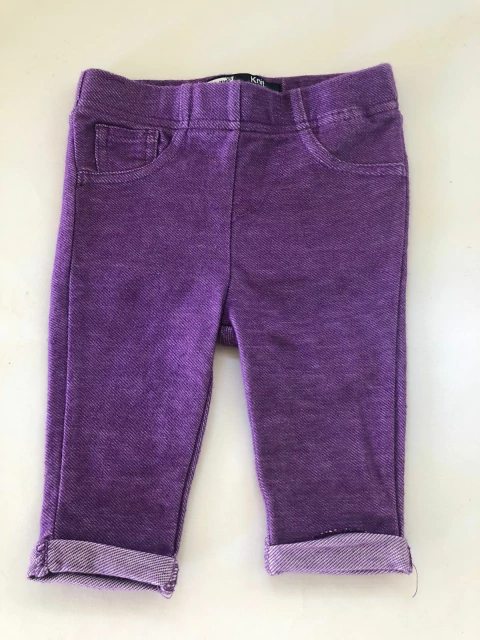 Calza violeta. LEVIS. 3 meses.