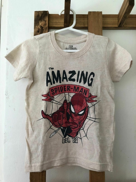 Remera MC beige Spiderman. MARVEL. 3 años.