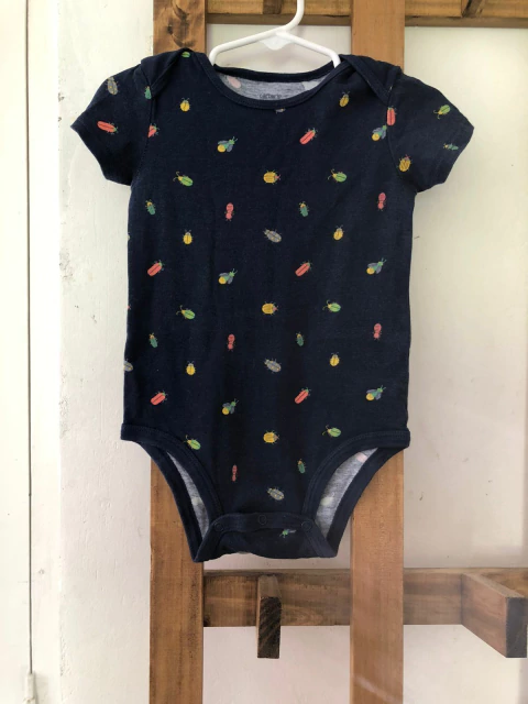 Outlet. Body MC azul con bichitos. CARTERS. 24 meses.