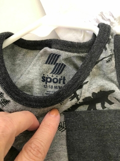 Musculosa gris y negra con dinos. Place Sport. 12/18 meses. - comprar online