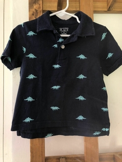 2A | Remera azul con cuellito y dinos. The Childrens Place. Talle 2 años. en internet