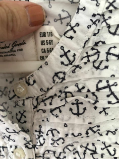 Camisa blanca con anclas. HYM. Dice talle 5 es más 4 años. - comprar online