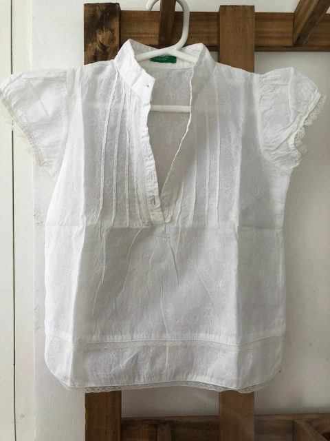 Camisa MC blanca. BENETTON. 3 años.
