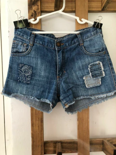 Short de jean con parches. MIMO. Talle 12. - comprar online